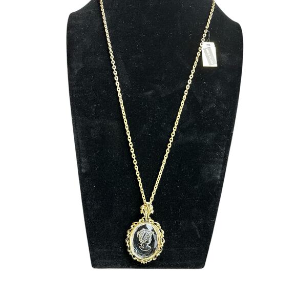 Vintage Intaglio Cameo with a Gold Tone Necklace - Picture 2 of 11